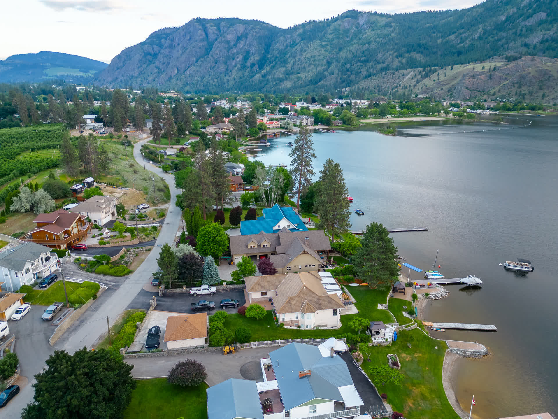 Luxury Lakefront Retreat in Okanagan Falls: A Serene Escape for Wine Lovers